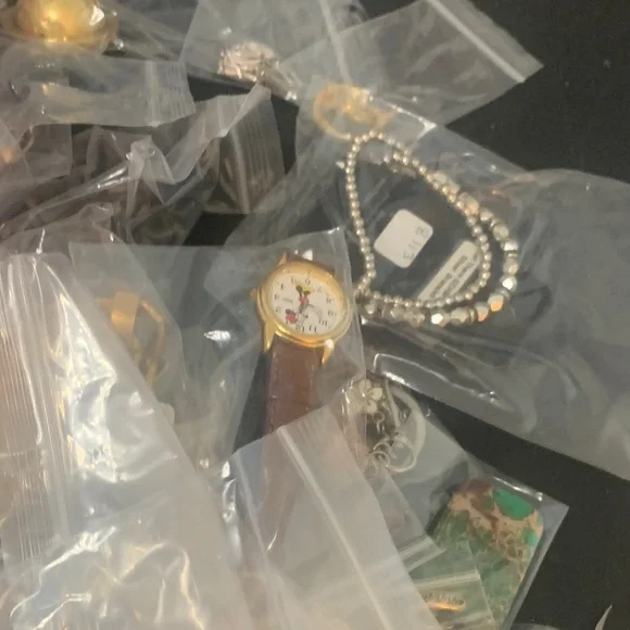 PM #A Vintage to now pre bagged jewelry and accessories grab bag - Picture 5 of 7